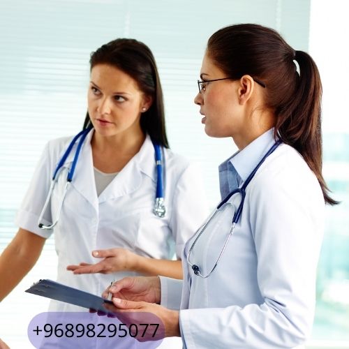 الدكتورة فاطمة - استشارية طبية في صيدلية عمان